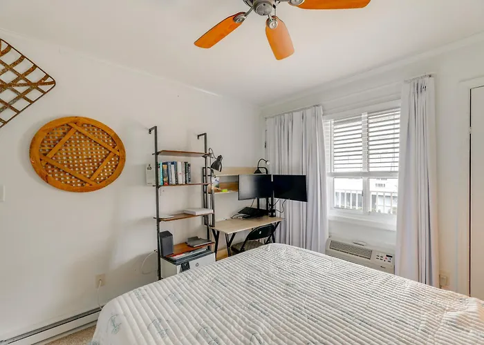 Holiday home Beachside Bliss! Ocean W/ Large Balcony