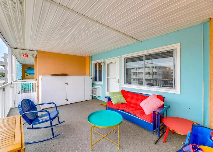 Holiday home Beachside Bliss! Ocean W/ Large Balcony *
