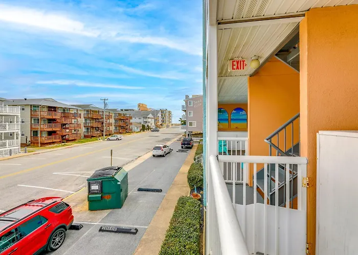 Holiday home Beachside Bliss! Ocean W/ Large Balcony